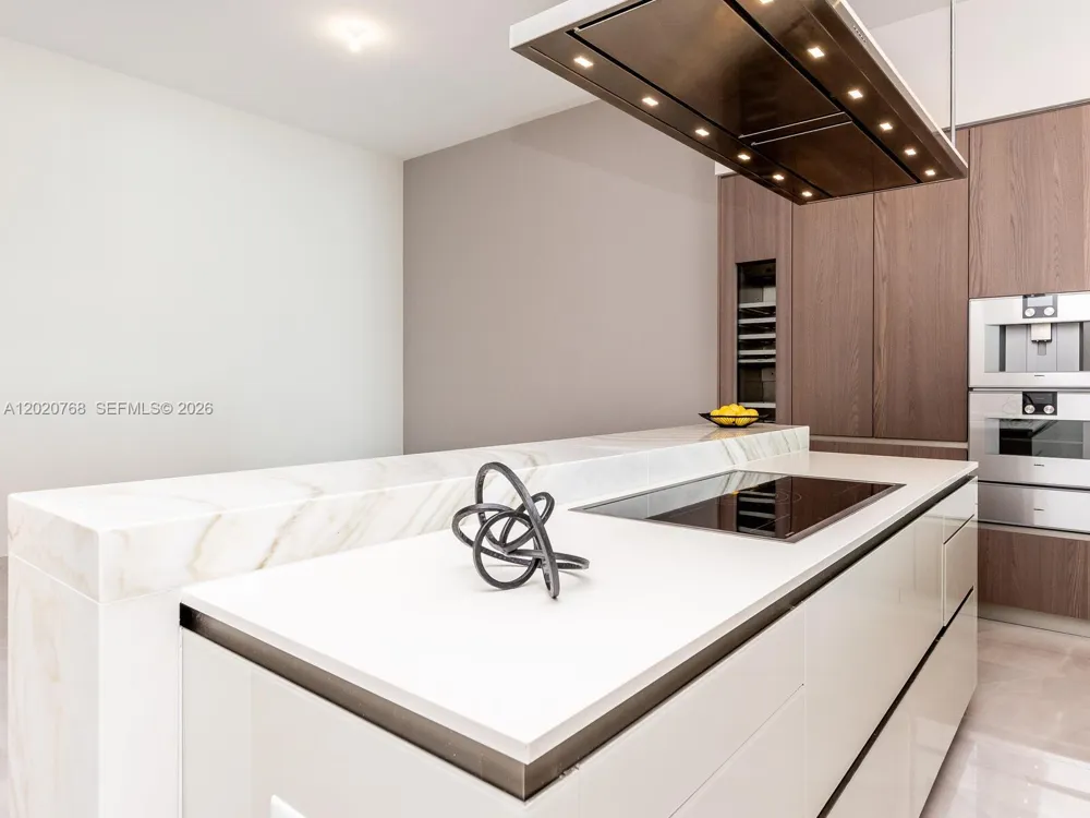 18501 E Collins #1503 Sunny Isles Beach, FL 33160