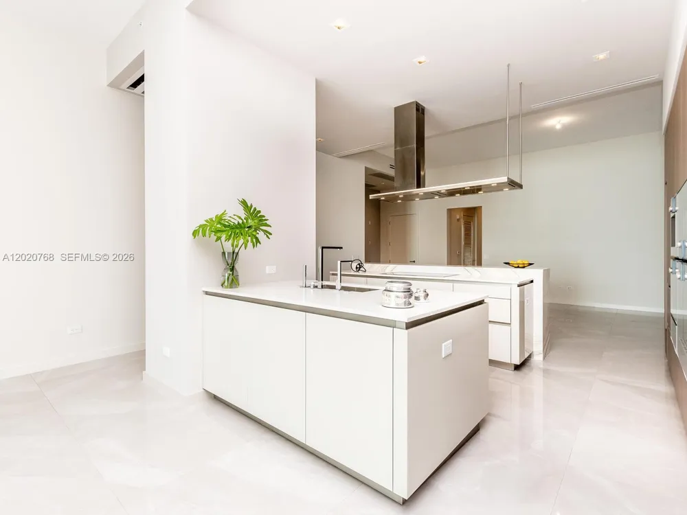 18501 E Collins #1503 Sunny Isles Beach, FL 33160