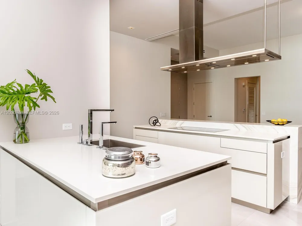 18501 E Collins #1503 Sunny Isles Beach, FL 33160