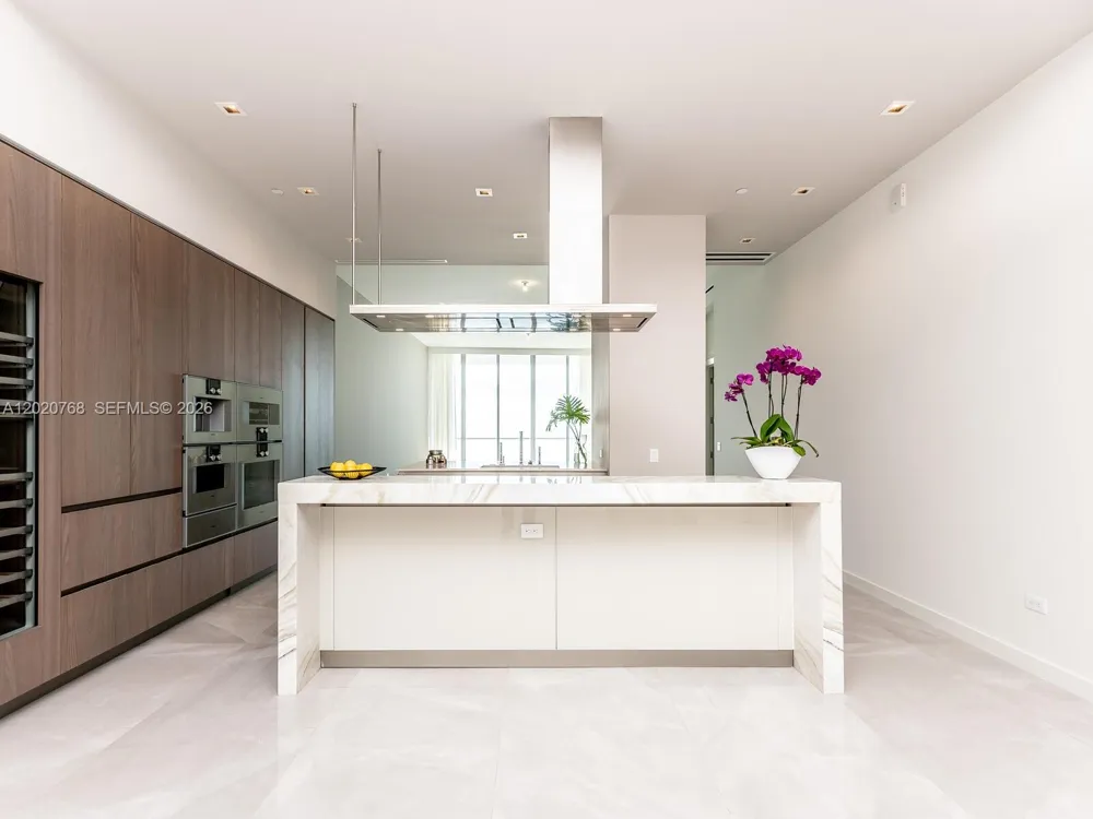 18501 E Collins #1503 Sunny Isles Beach, FL 33160