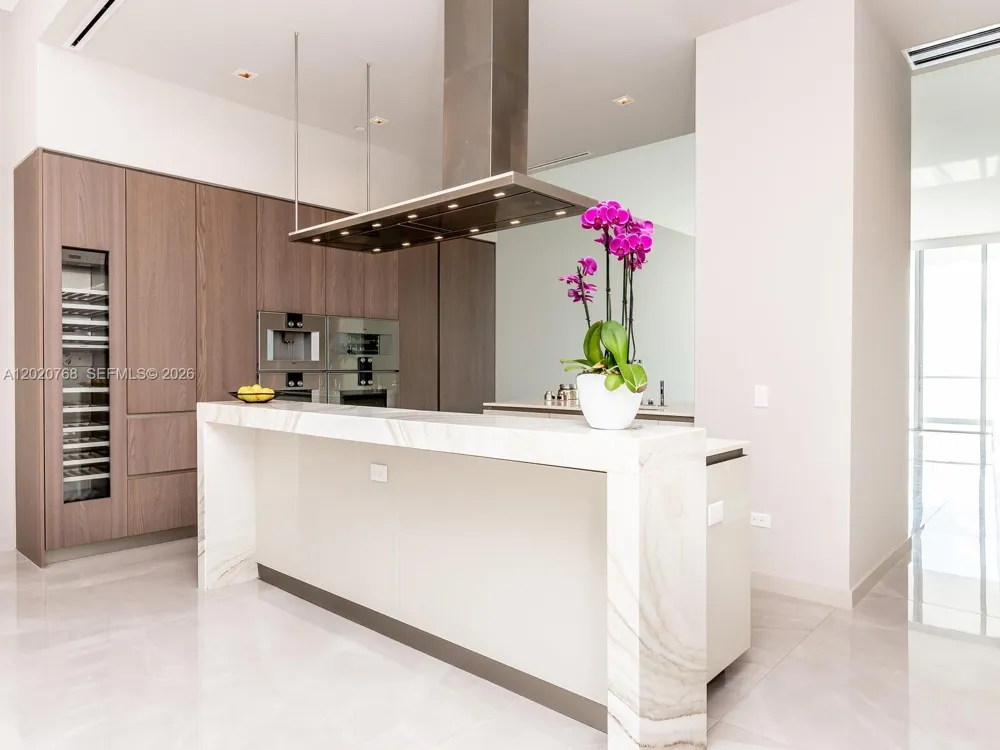 18501 E Collins #1503 Sunny Isles Beach, FL 33160
