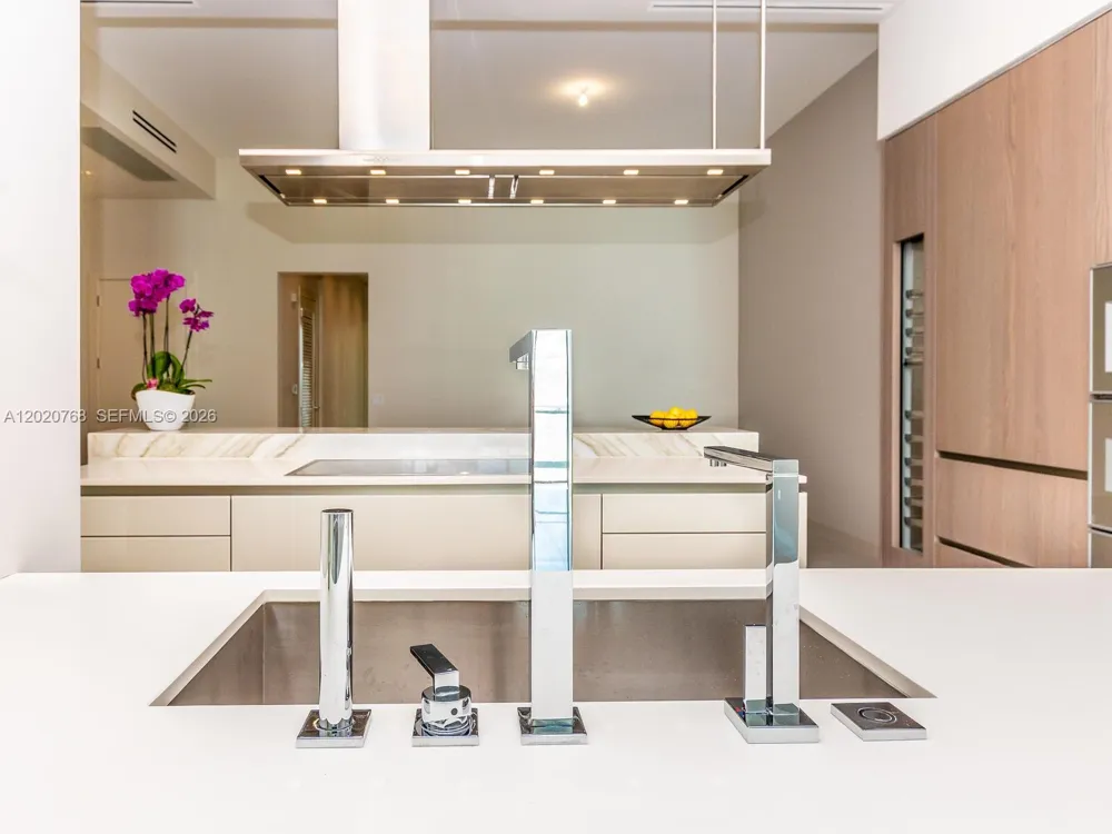 18501 E Collins #1503 Sunny Isles Beach, FL 33160