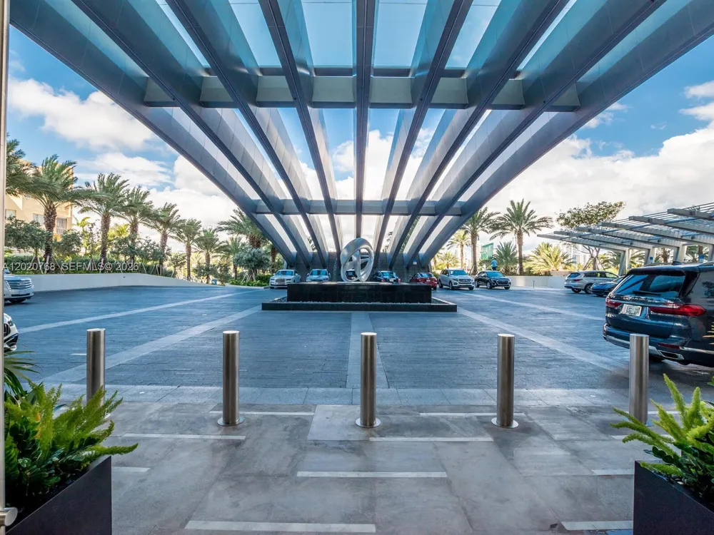 18501 E Collins #1503 Sunny Isles Beach, FL 33160