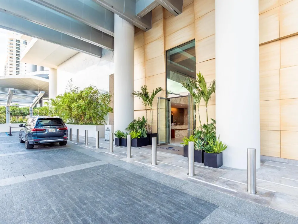 18501 E Collins #1503 Sunny Isles Beach, FL 33160