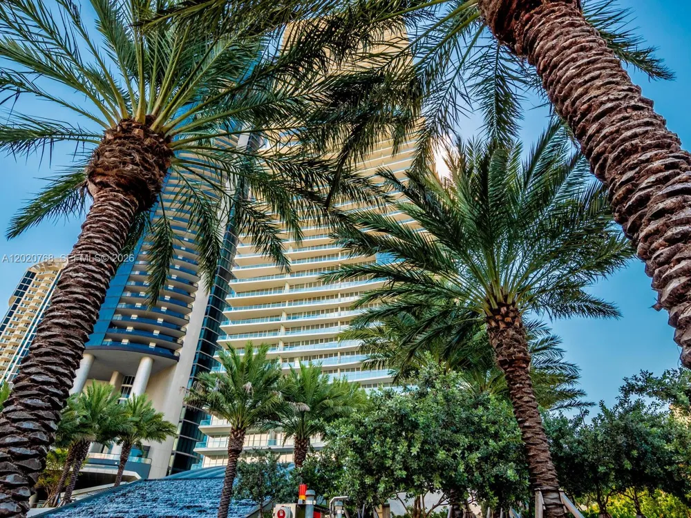 18501 E Collins #1503 Sunny Isles Beach, FL 33160