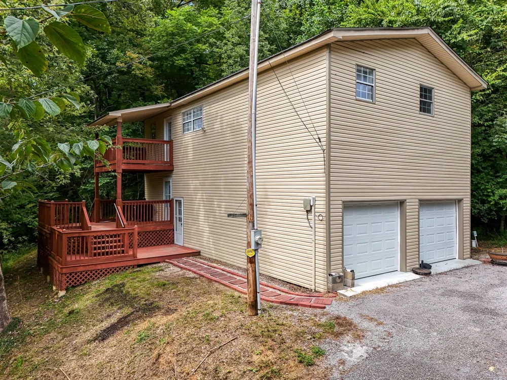1555 Gassaway Main St Liberty, TN 37095