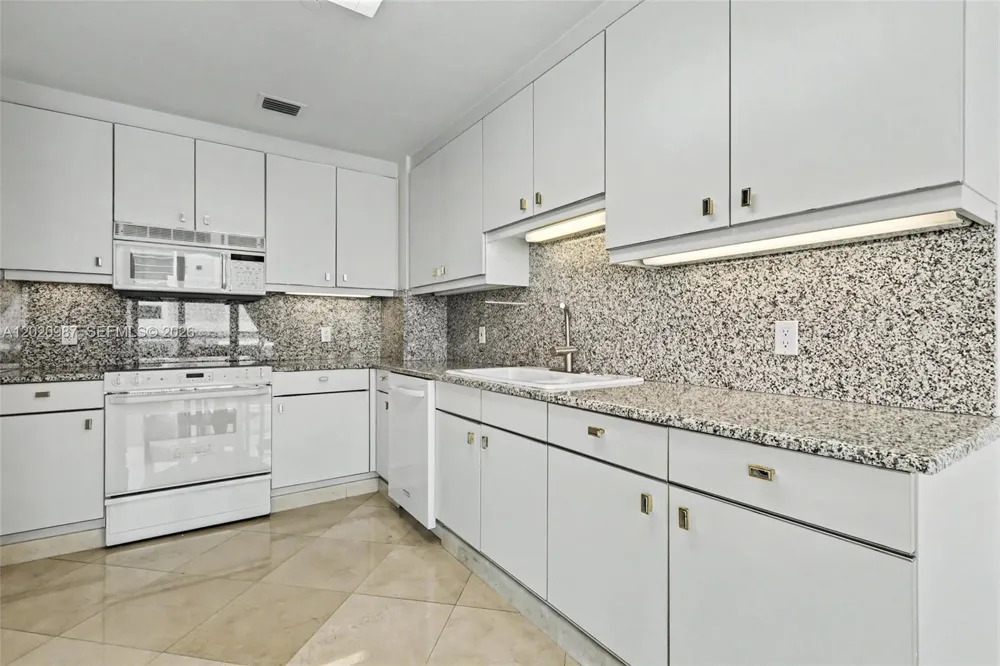 10101 Collins Ave #18C + CABANA Bal Harbour, FL 33154