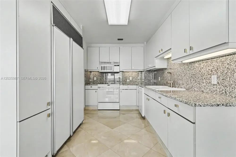 10101 Collins Ave #18C + CABANA Bal Harbour, FL 33154