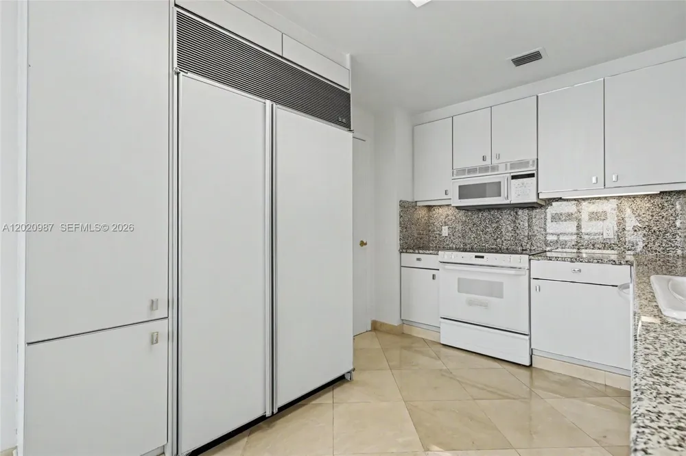 10101 Collins Ave #18C + CABANA Bal Harbour, FL 33154