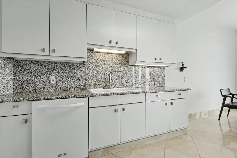 10101 Collins Ave #18C + CABANA Bal Harbour, FL 33154