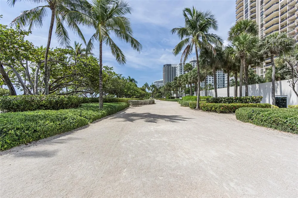 10101 Collins Ave #18C + CABANA Bal Harbour, FL 33154