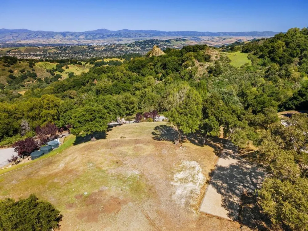 19751 Hicks Road Los Gatos, CA 95032