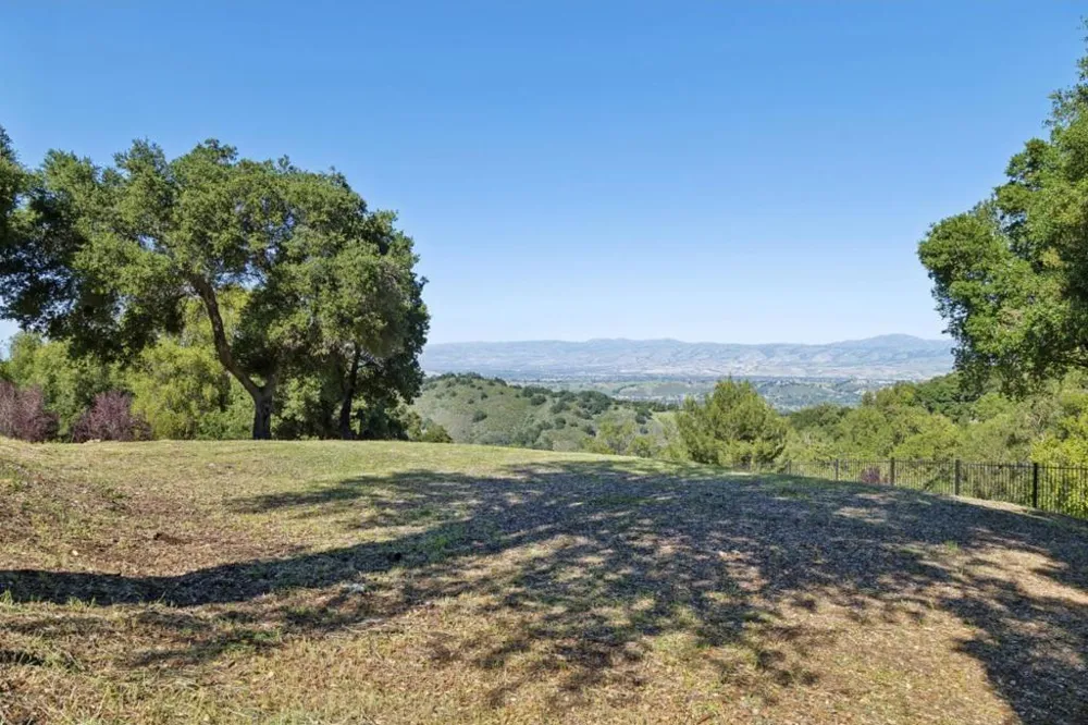 19751 Hicks Road Los Gatos, CA 95032