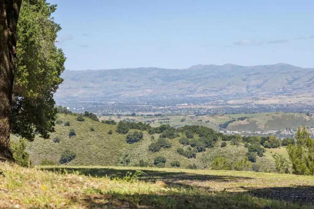 19751 Hicks Road Los Gatos, CA 95032