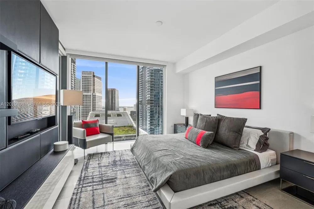 88 SW 7th St #2111 Miami, FL 33130