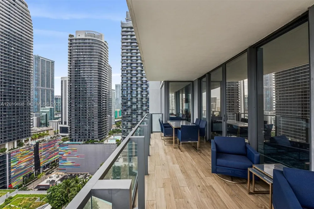 88 SW 7th St #2111 Miami, FL 33130