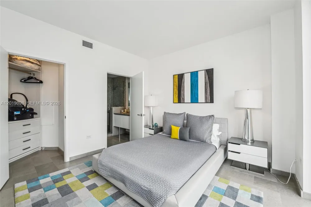 88 SW 7th St #2111 Miami, FL 33130