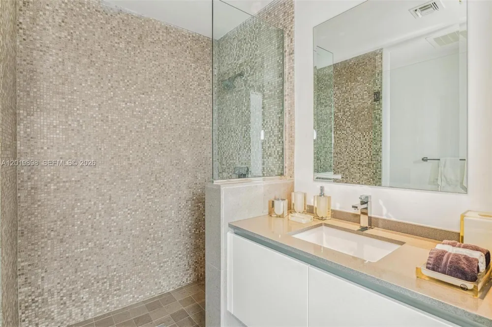 88 SW 7th St #2111 Miami, FL 33130