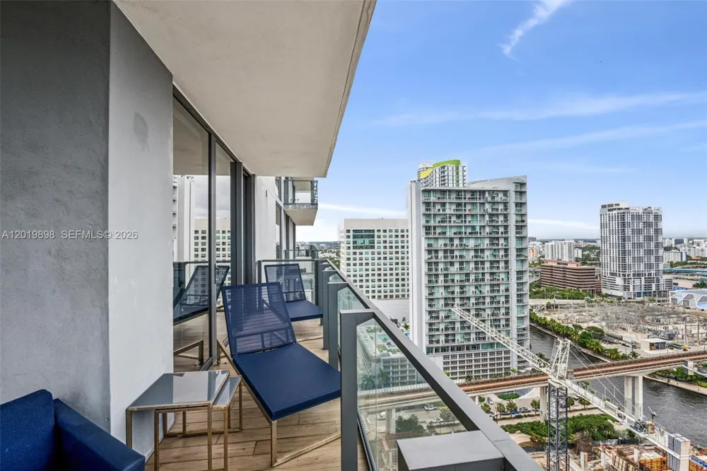88 SW 7th St #2111 Miami, FL 33130