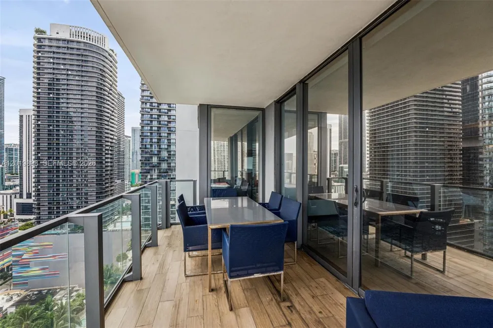 88 SW 7th St #2111 Miami, FL 33130