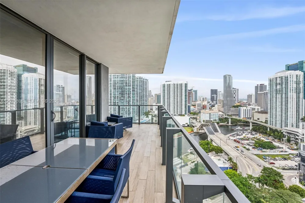 88 SW 7th St #2111 Miami, FL 33130