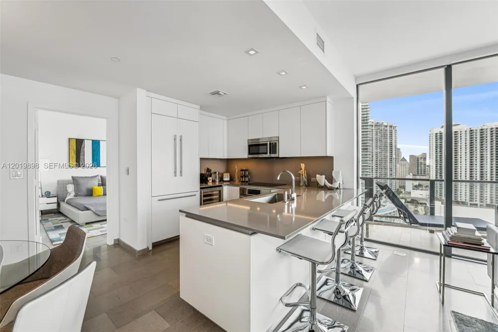 88 SW 7th St #2111 Miami, FL 33130