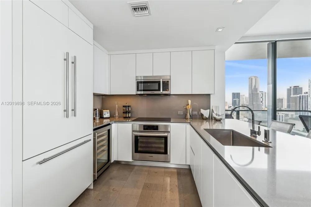 88 SW 7th St #2111 Miami, FL 33130