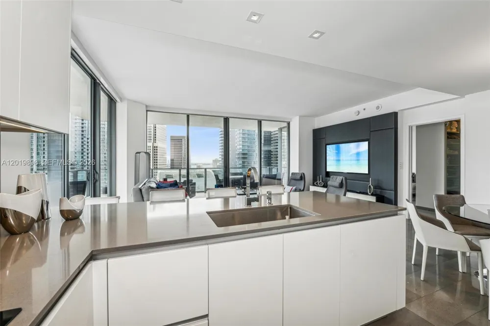 88 SW 7th St #2111 Miami, FL 33130