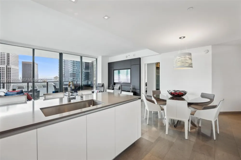 88 SW 7th St #2111 Miami, FL 33130