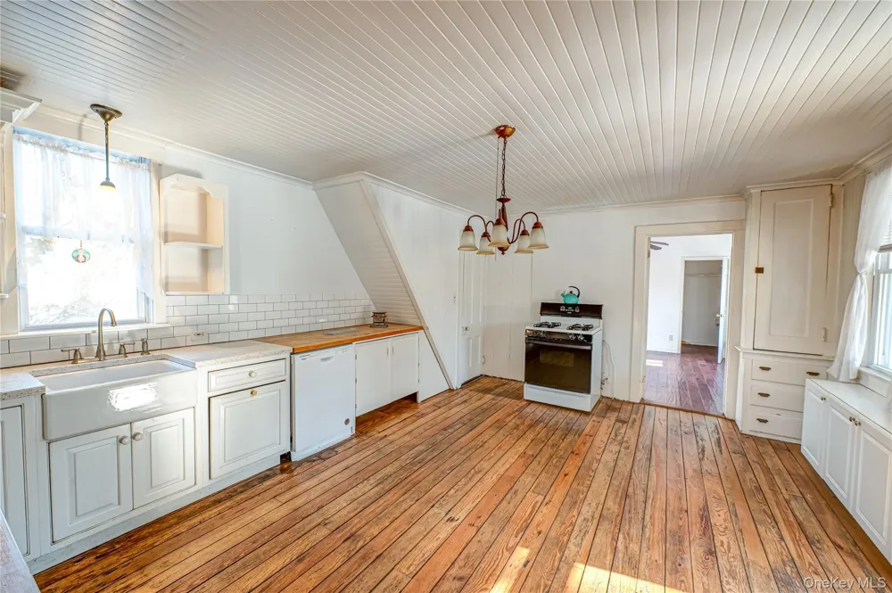 179 G Springville Road Hampton Bays, NY 11946