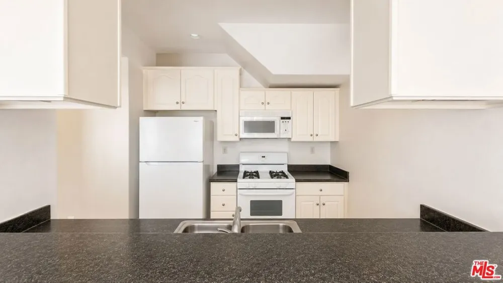 15200 Sherman Way #104 Van Nuys, CA 91405