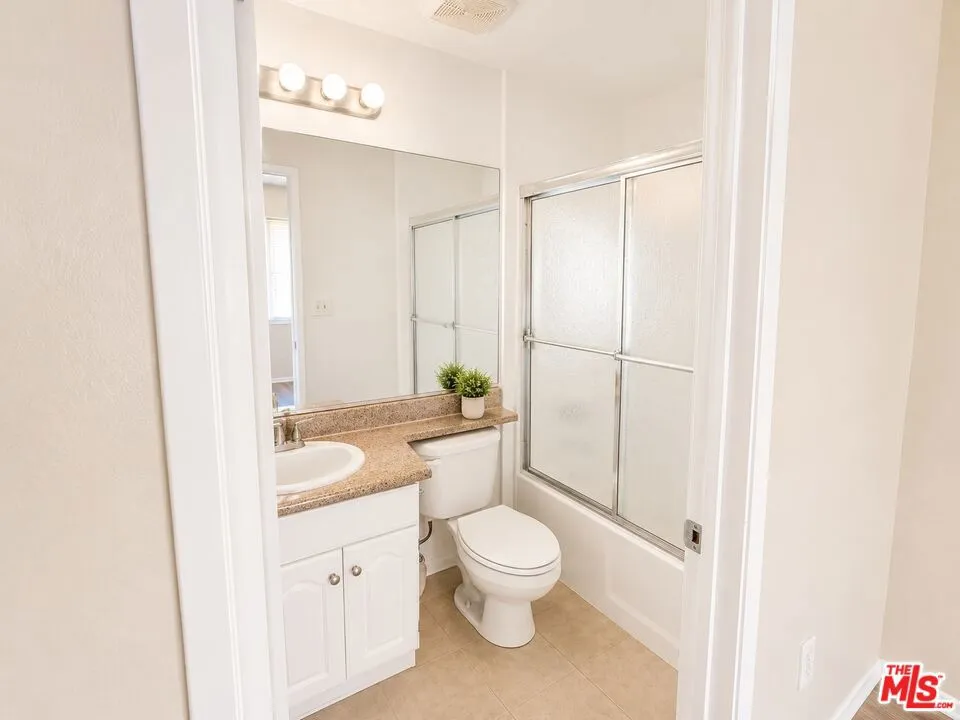 15200 Sherman Way #104 Van Nuys, CA 91405