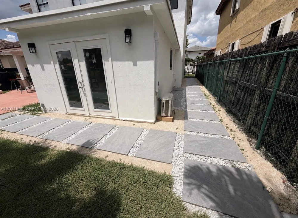 16536 SW 54th St #1 Miami, FL 33185