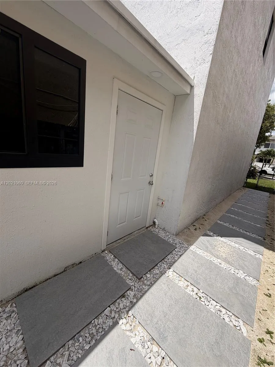 16536 SW 54th St #1 Miami, FL 33185