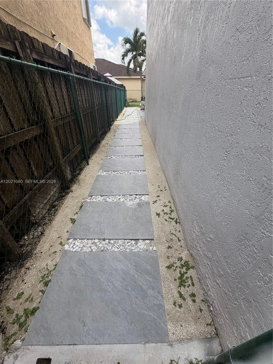 16536 SW 54th St #1 Miami, FL 33185