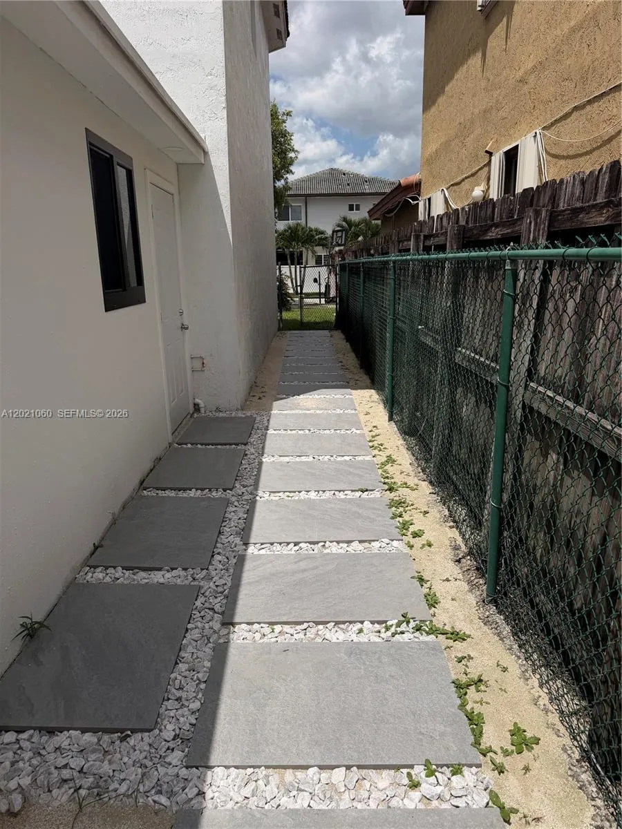 16536 SW 54th St #1 Miami, FL 33185