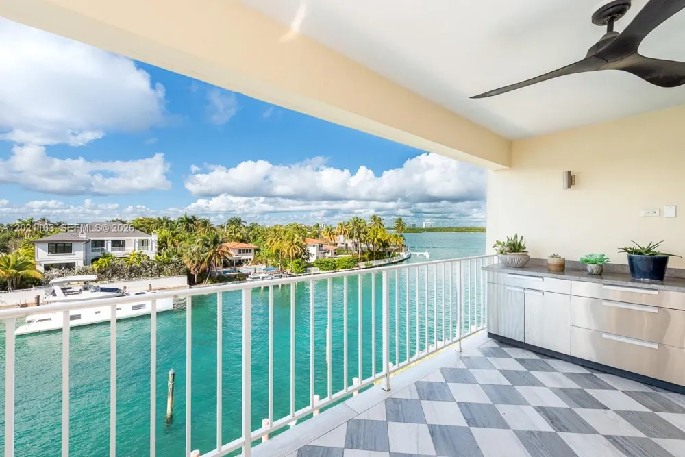 10180 W Bay Harbor Dr #4A Bay Harbor Islands, FL 33154