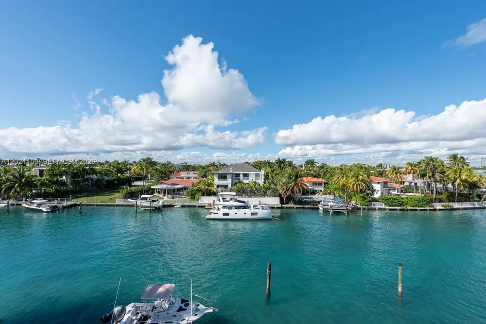 10180 W Bay Harbor Dr #4A Bay Harbor Islands, FL 33154