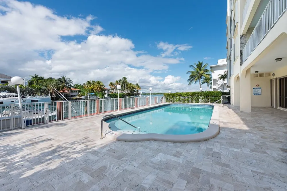 10180 W Bay Harbor Dr #4A Bay Harbor Islands, FL 33154