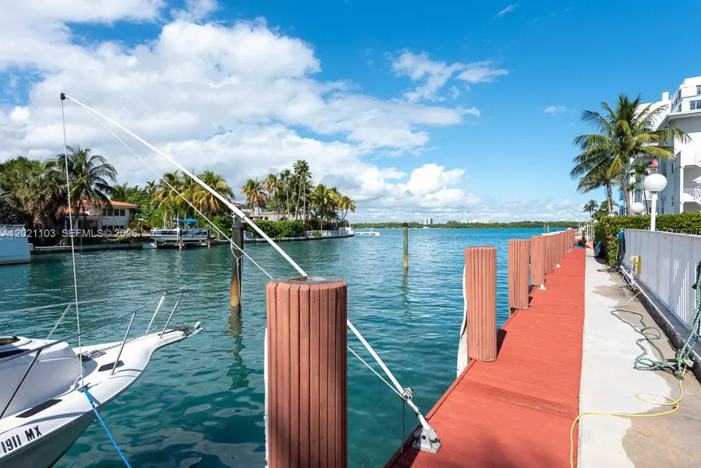 10180 W Bay Harbor Dr #4A Bay Harbor Islands, FL 33154