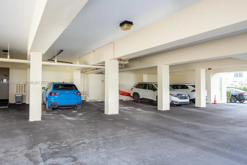 10180 W Bay Harbor Dr #4A Bay Harbor Islands, FL 33154