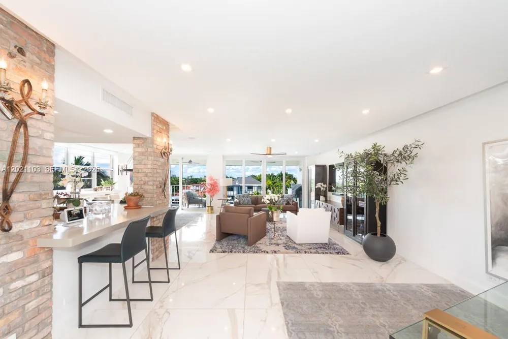 10180 W Bay Harbor Dr #4A Bay Harbor Islands, FL 33154