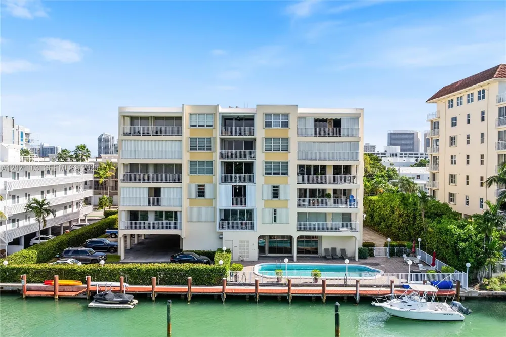 10180 W Bay Harbor Dr #4A Bay Harbor Islands, FL 33154
