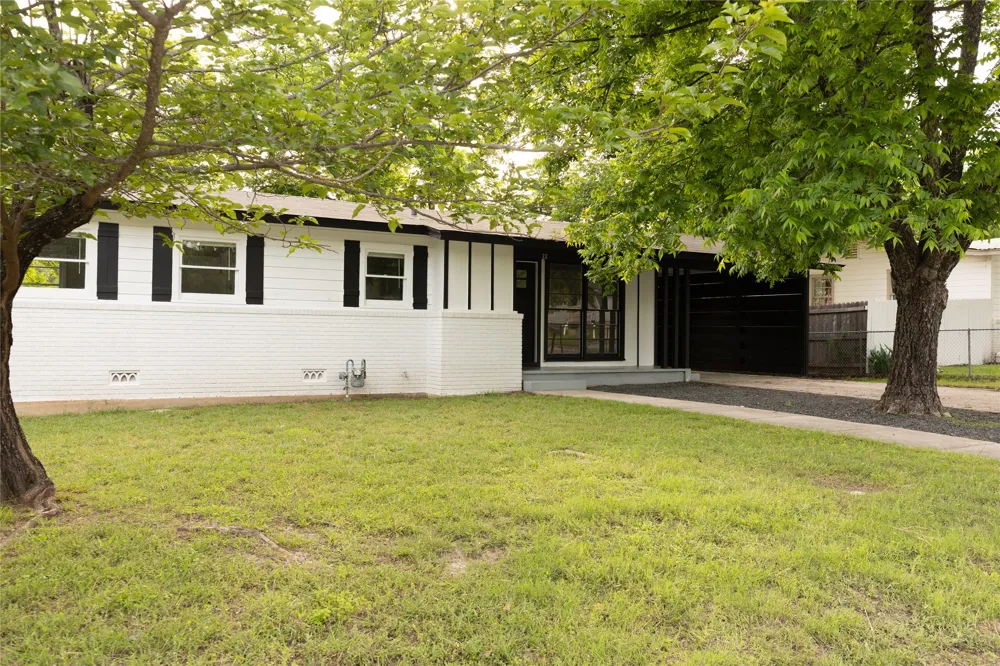 22 Steele Street Lampasas, TX 76550