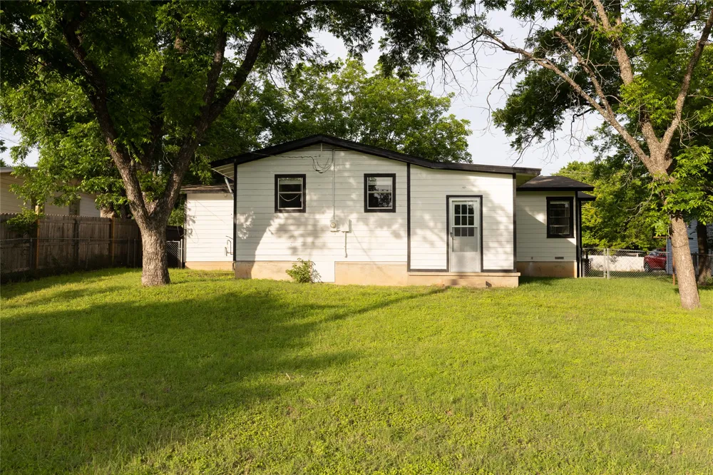 22 Steele Street Lampasas, TX 76550