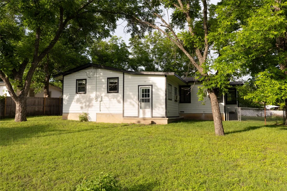 22 Steele Street Lampasas, TX 76550