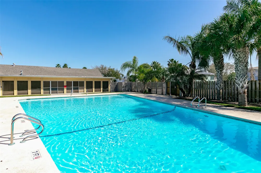 1 Jamaica Drive Rockport, TX 78382