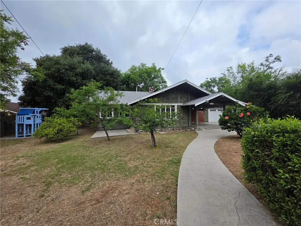 2121 Garfield Altadena, CA 91001