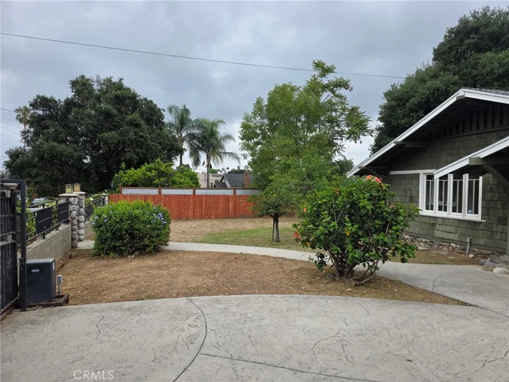 2121 Garfield Altadena, CA 91001