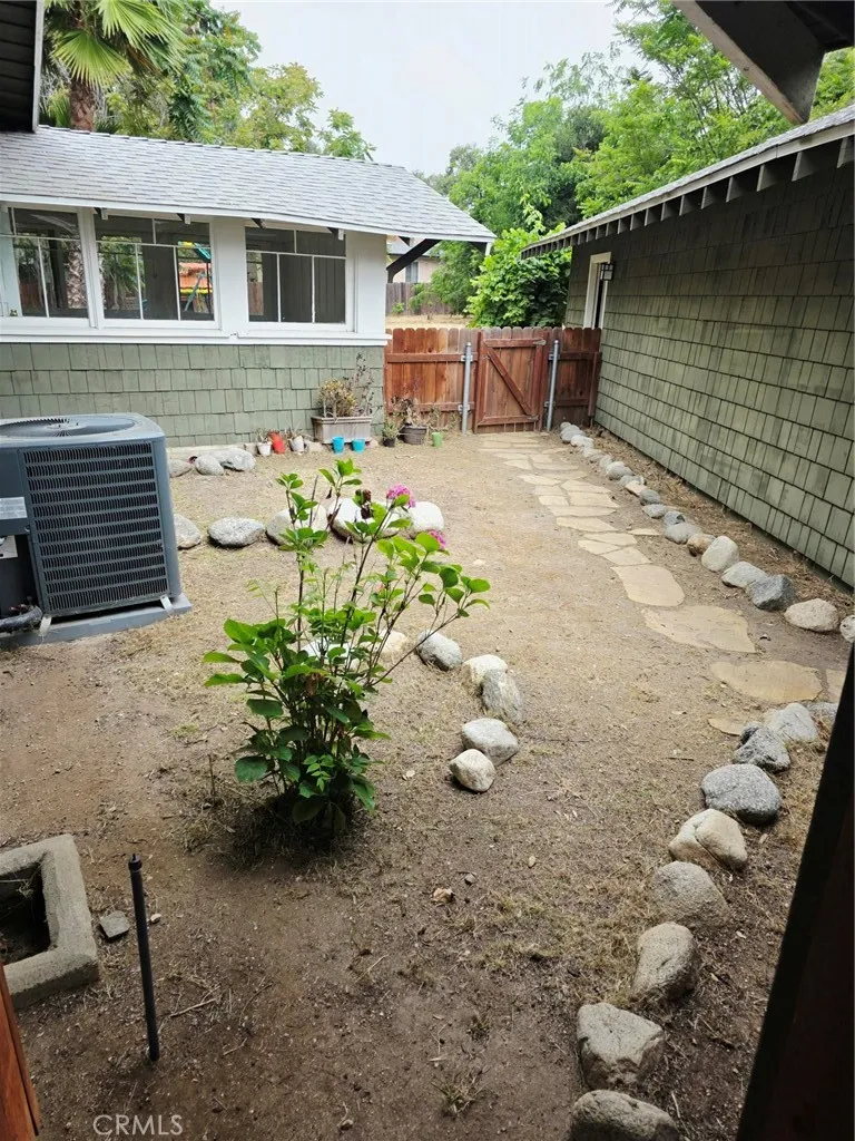 2121 Garfield Altadena, CA 91001